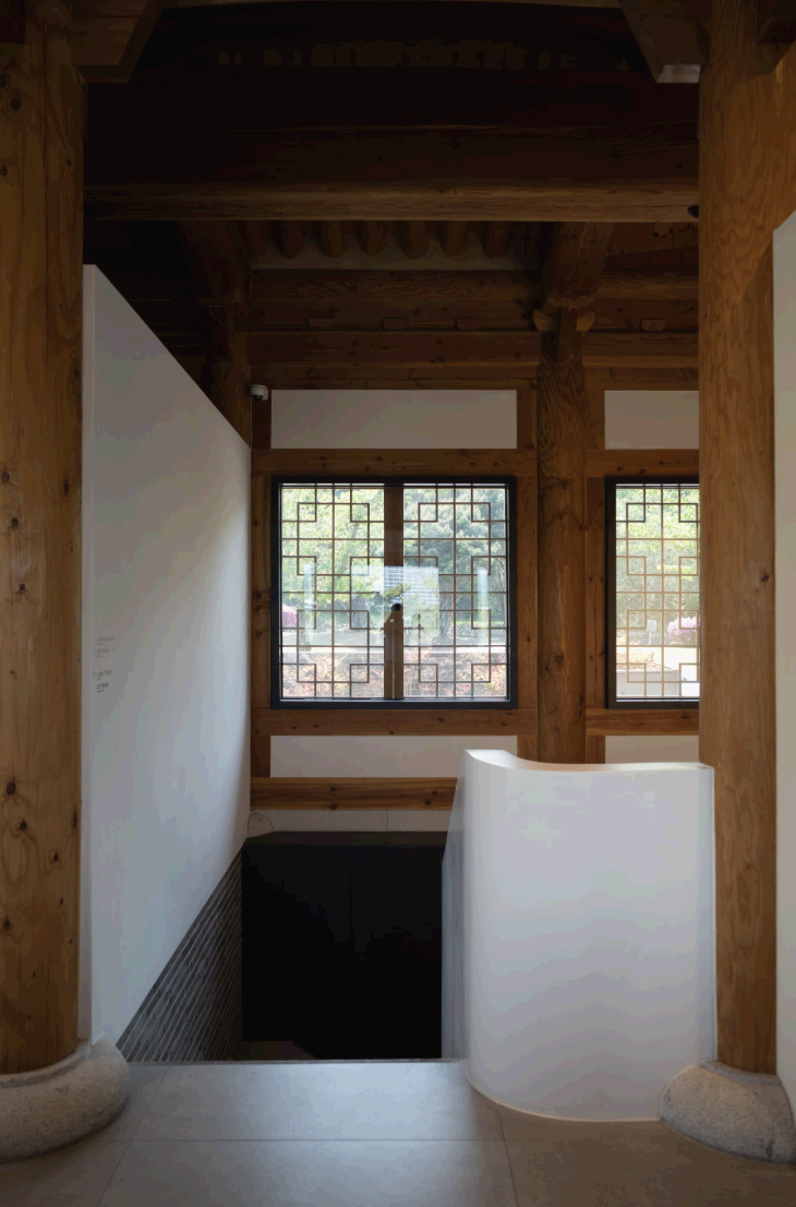 한옥의 친환경 건축 원리를 현대 아파트에 적용하기: 전통과 현대의 융합