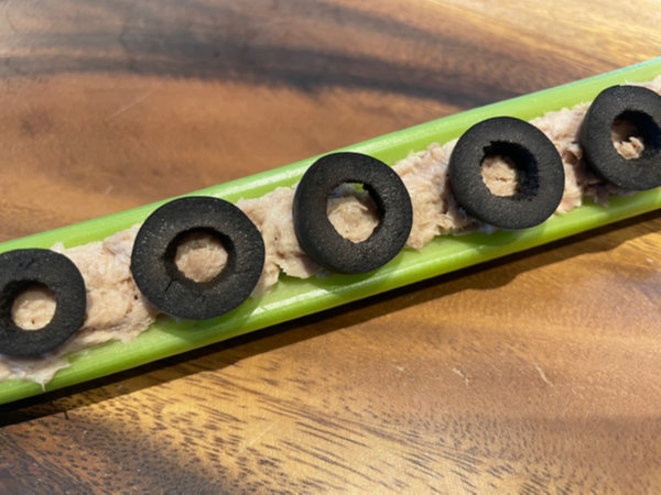 샐러리 먹는법 - 참치마요 베이스 맛