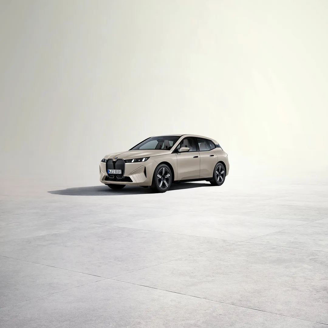 BMW iX 자동차 이미지