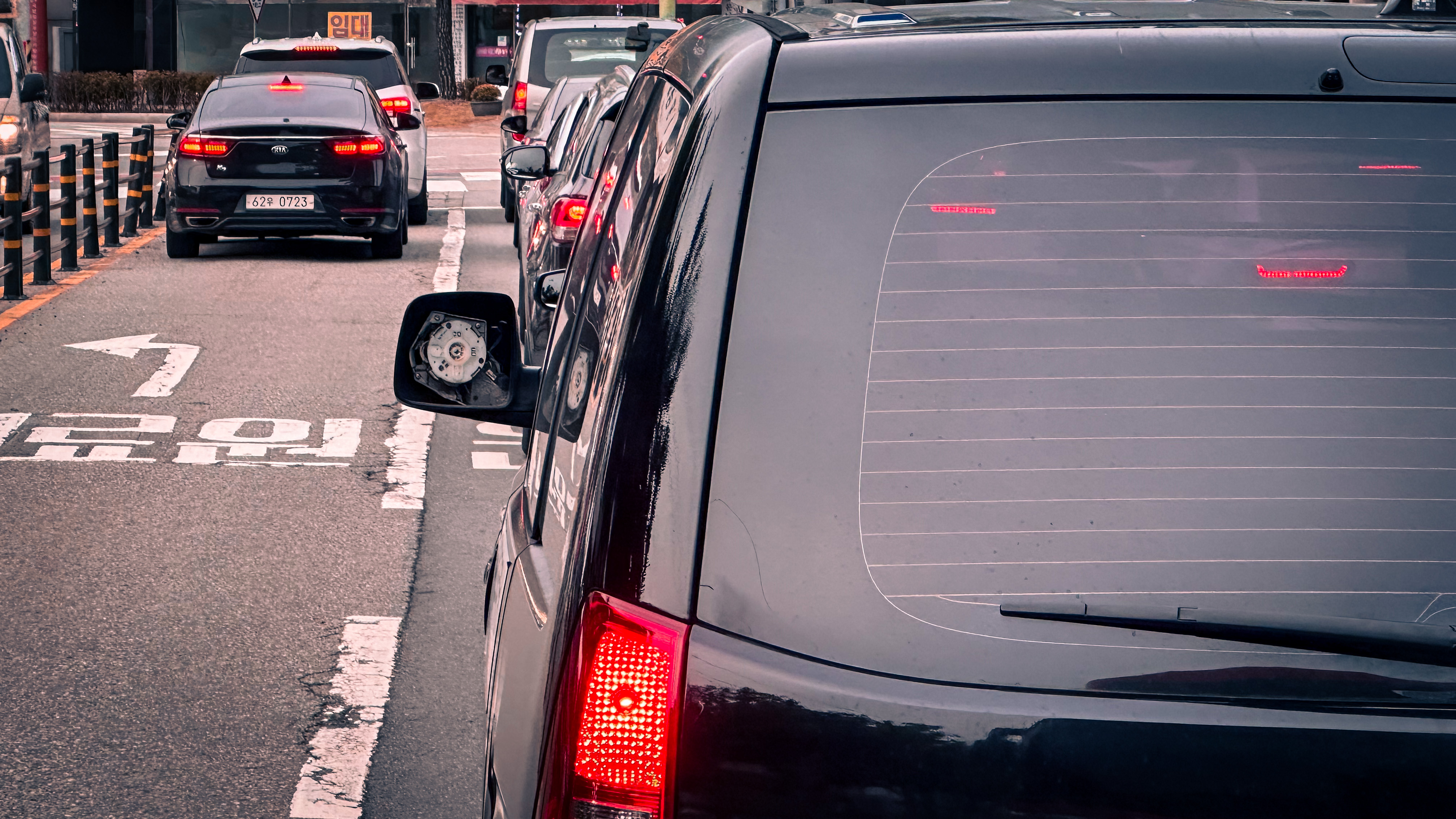 백번 양보해도 백미러를 안 보는건 뭐지요?