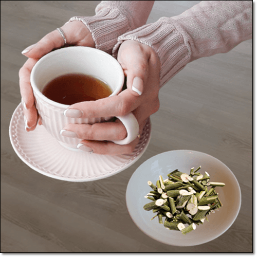 벌나무차 마시는 여성