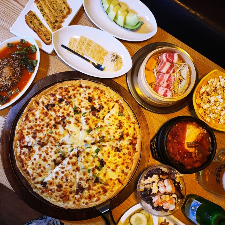 생방송오늘저녁 대구 동구 치킨, 피자 7종 서비스 참치 카나페, 마늘빵, 막국수, 차돌 숙주찜, 차돌 해물 순두부찌개, 팥빙수, 파인애플 맛집 추천