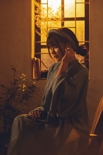 집 고민하는 청년