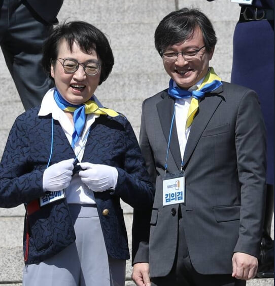 김진애와 김의겸 웃는 모습