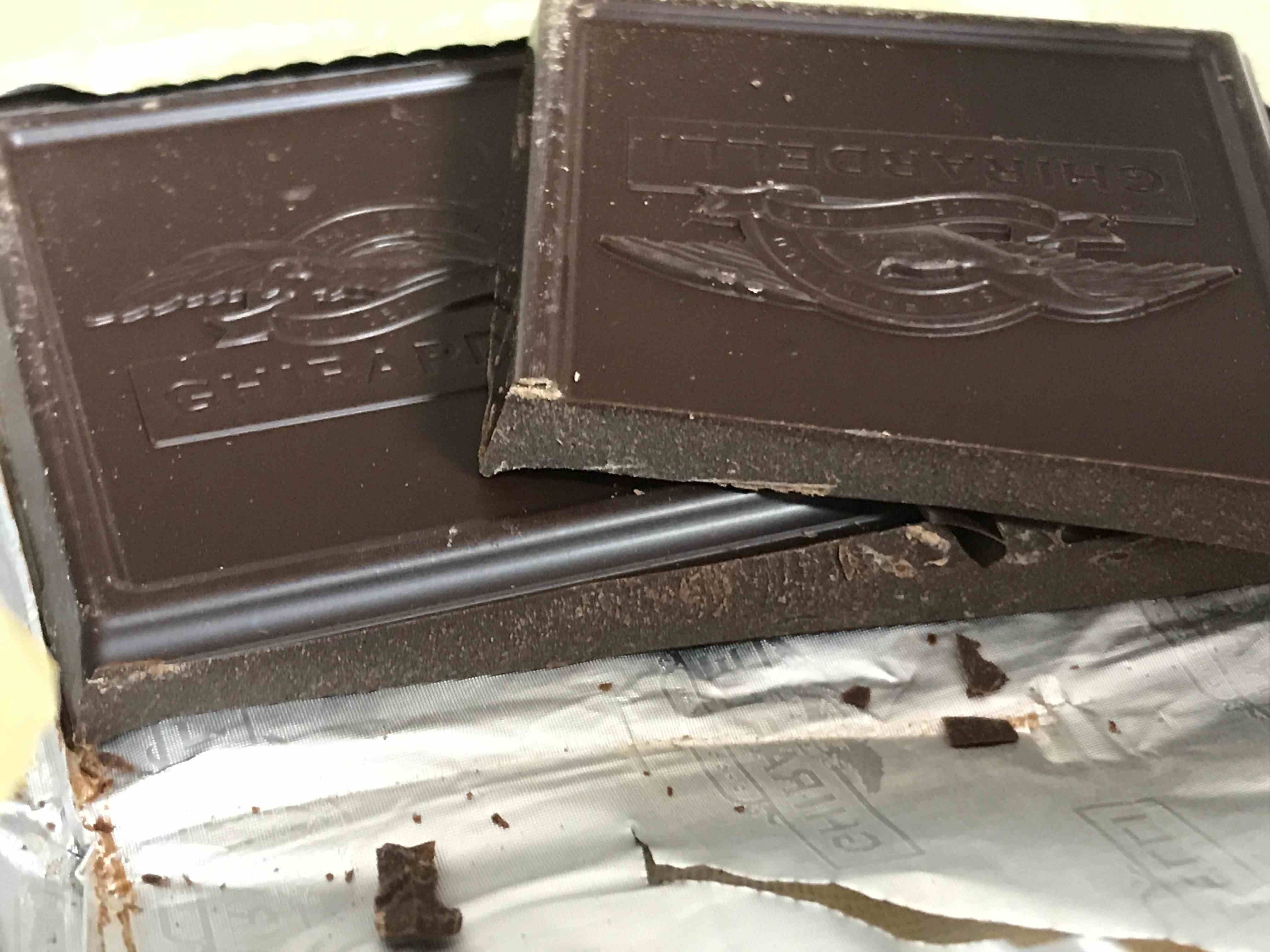 기라델리 초콜릿 단면