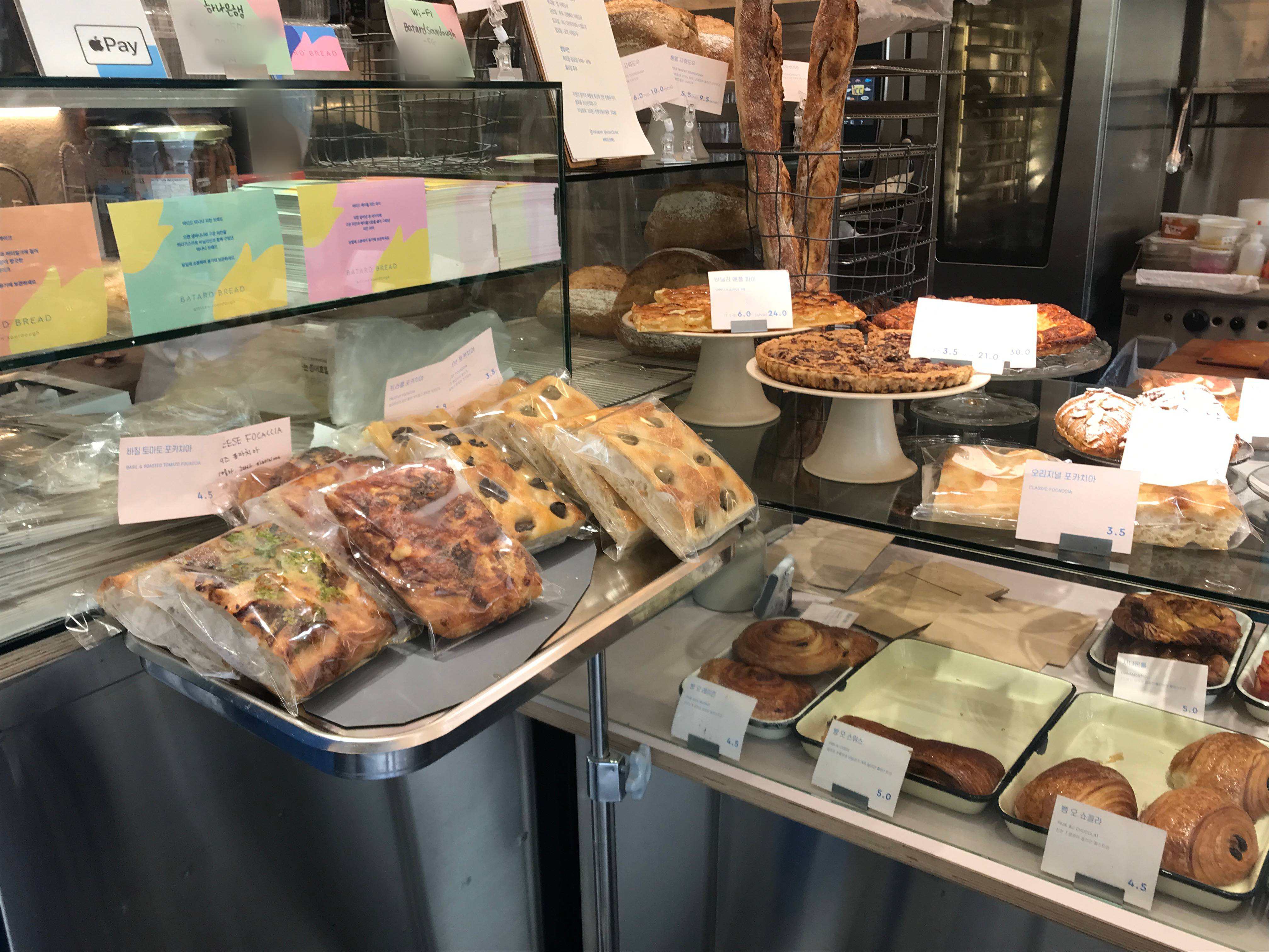 바타드브레드 빵진열대