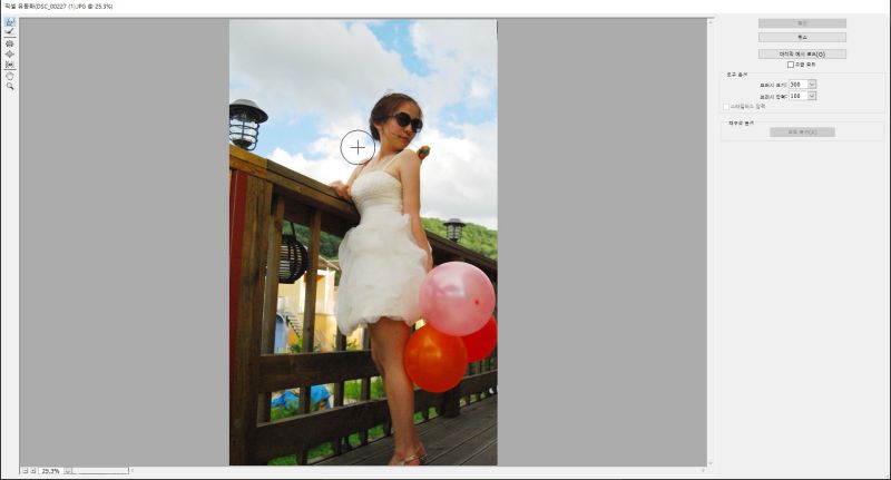 픽셀유동화를 통해 목과 머리 뱃살을 날씬하게 만들어줌