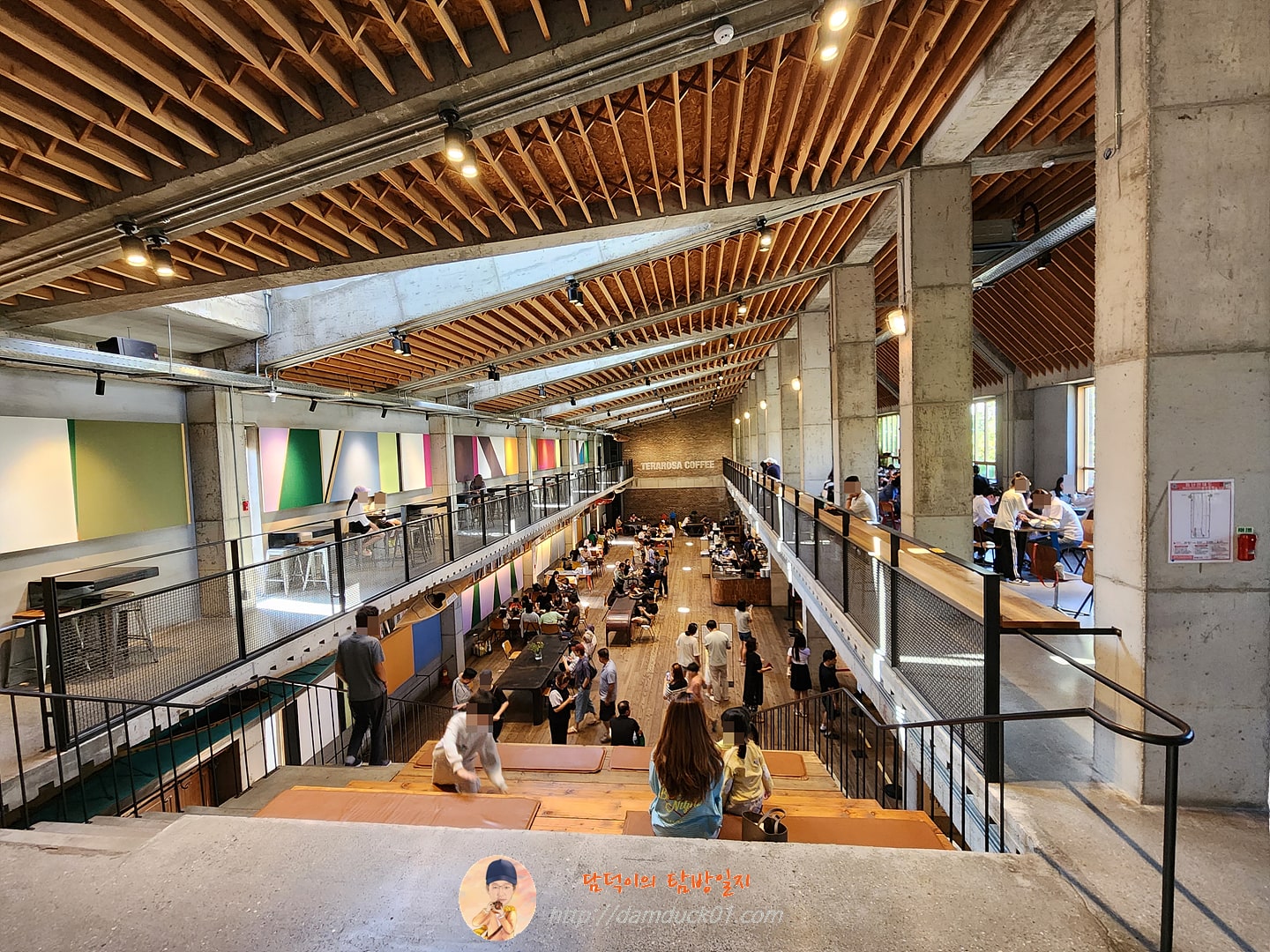 테라로사 커피공장 강릉본점 2층