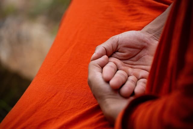 아침 명상과 스트레칭으로 활력을 얻는 방법