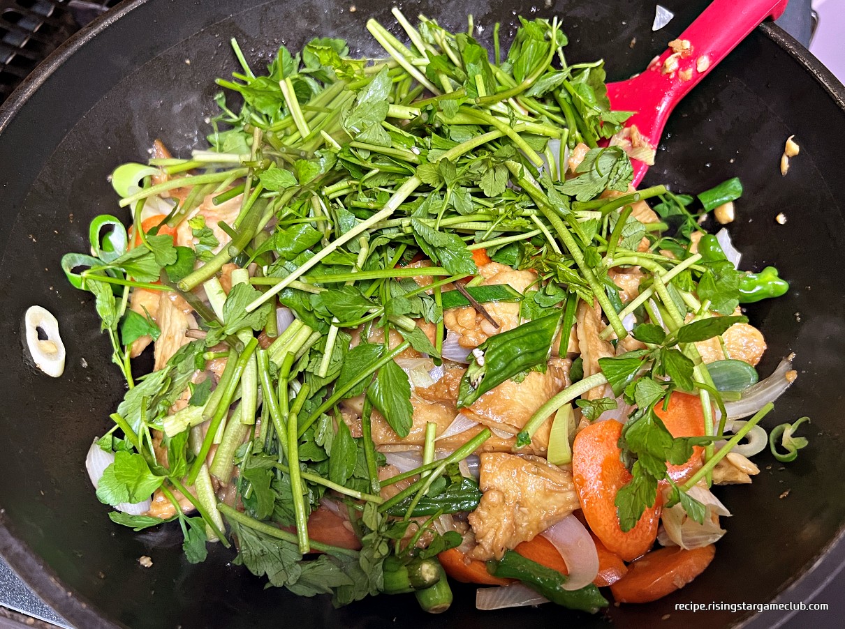 꽈리고추 어묵(오뎅)볶음에 미나리 넣기