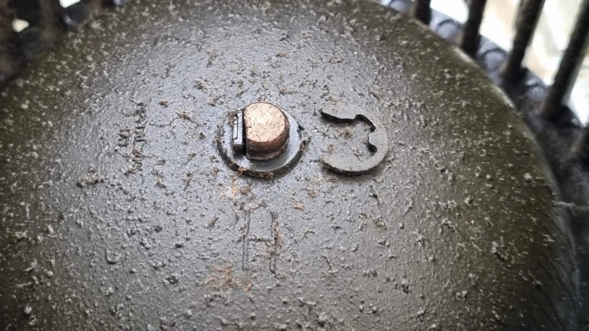 후드 날개 고정 부품 뺀 모습