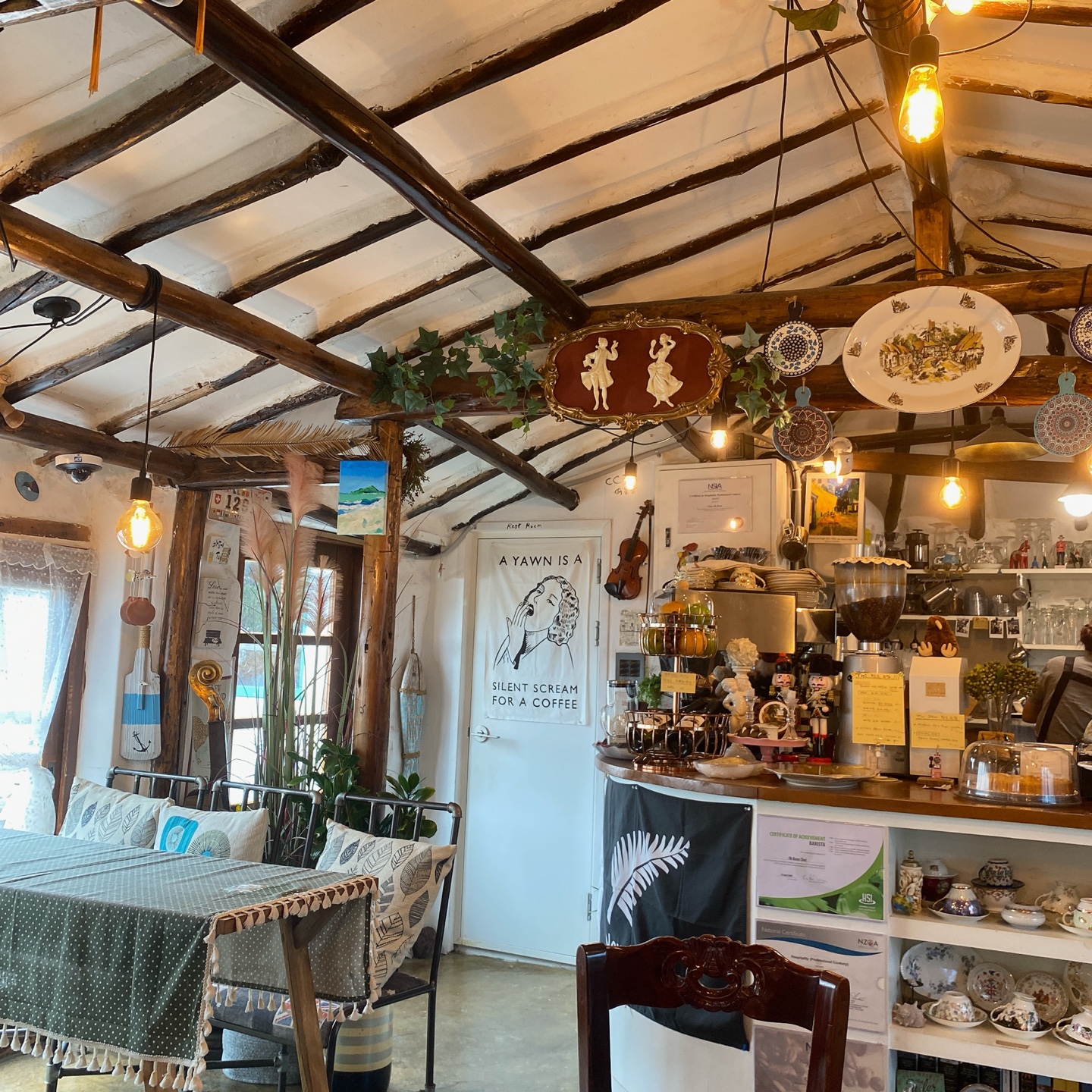 제주 한림 협재포구 협재해수욕장 카페 뚜이 cafe tui 주차 추천 리뷰 플랫화이트 뉴질랜드 고려대 카페