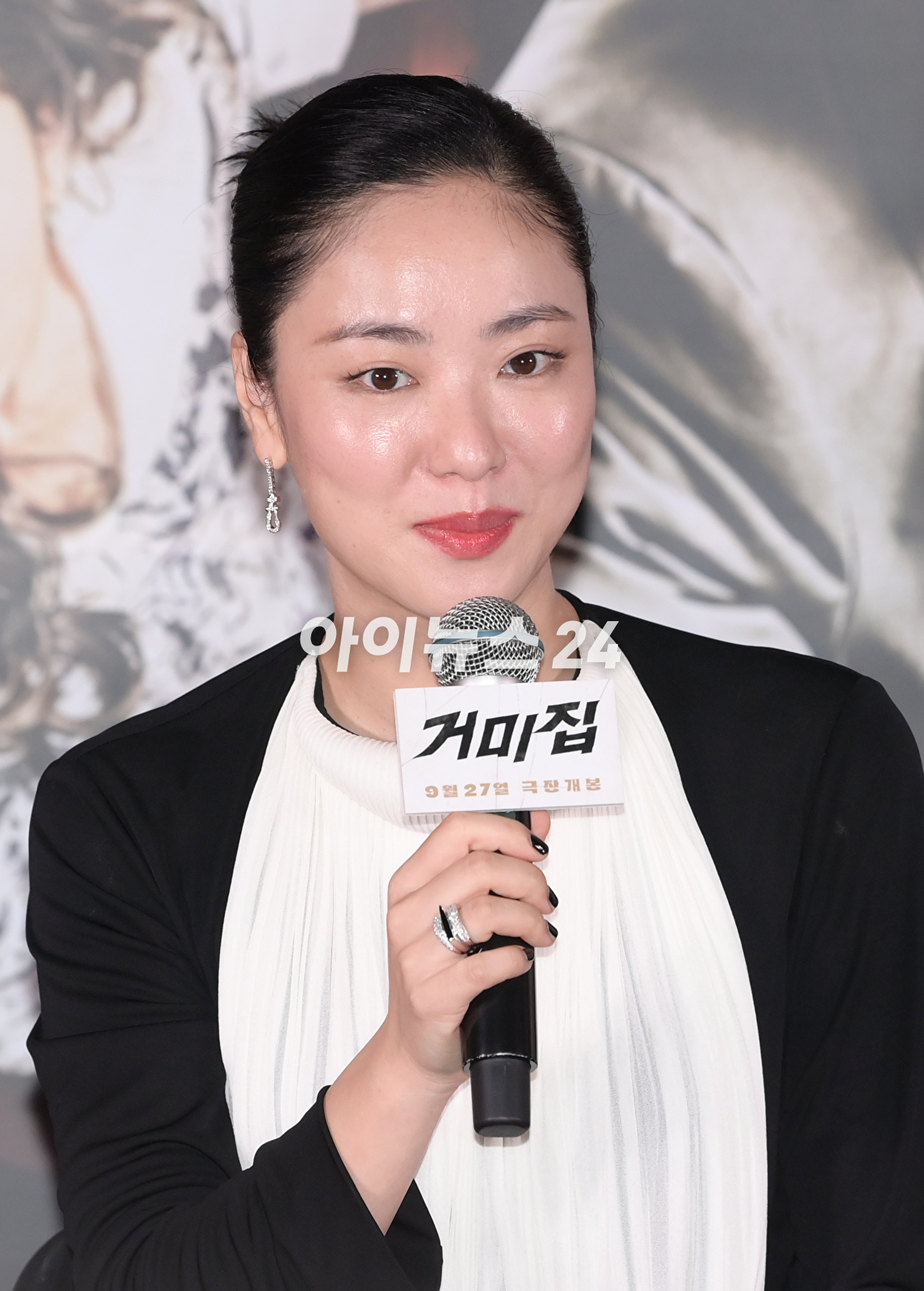 배우 전여빈이 14일 오후 서울 강남구 삼성동 메가박스 코엑스에서 진행된 영화 '거미집'(감독 김지운) 언론시사회에 참석하고 있다. [사진=정소희 기자]