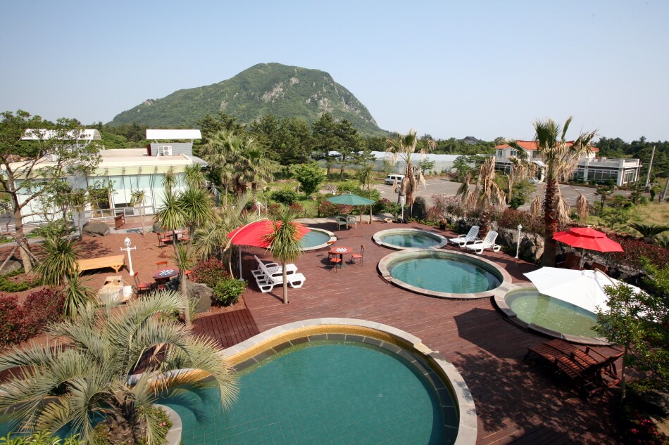 산방산 탄산 온천 전경