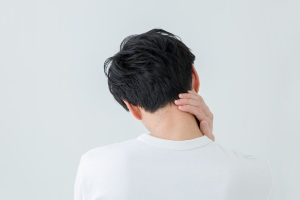 목 뒤가 아픈 원인