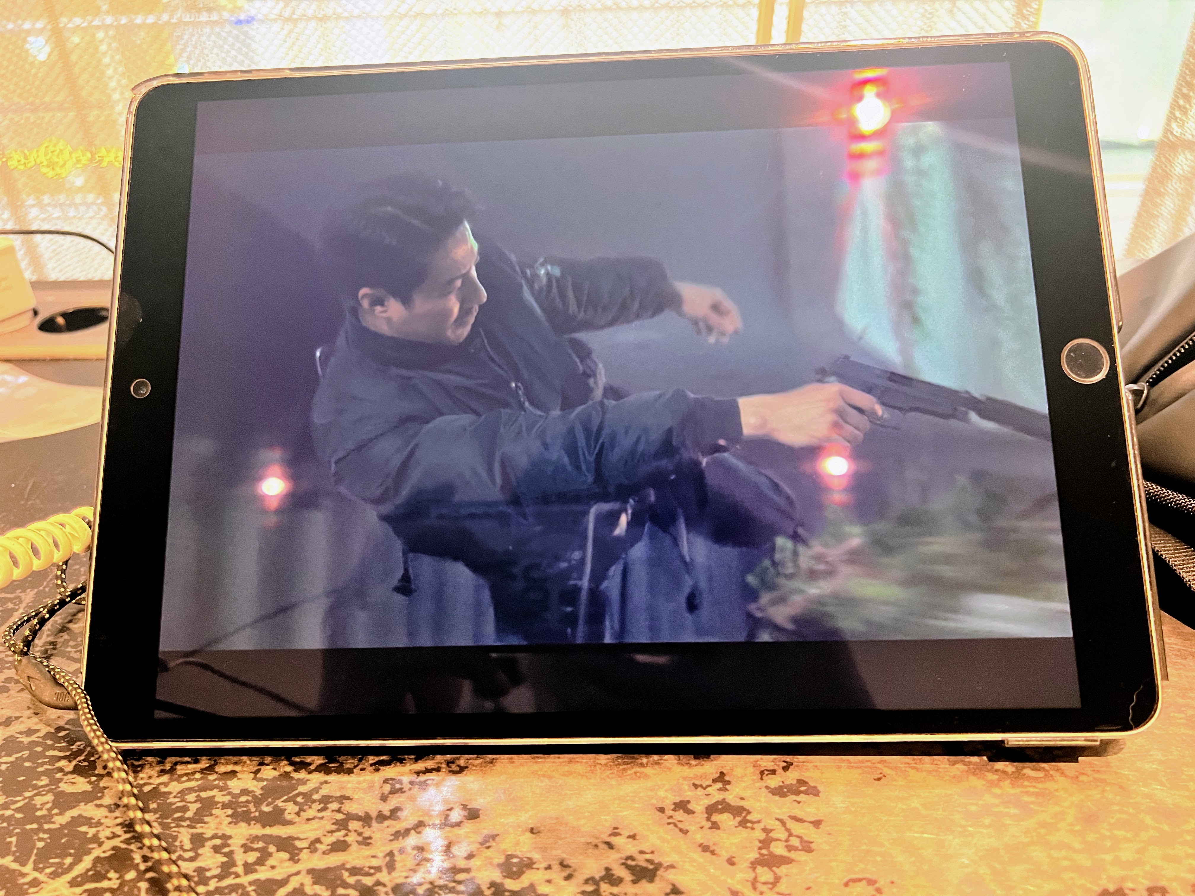 요새 핫한 디즈니플러스 무빙 시청. 조인성 형님은 불혹을 넘기셔도 멋있네ㅎㅎ