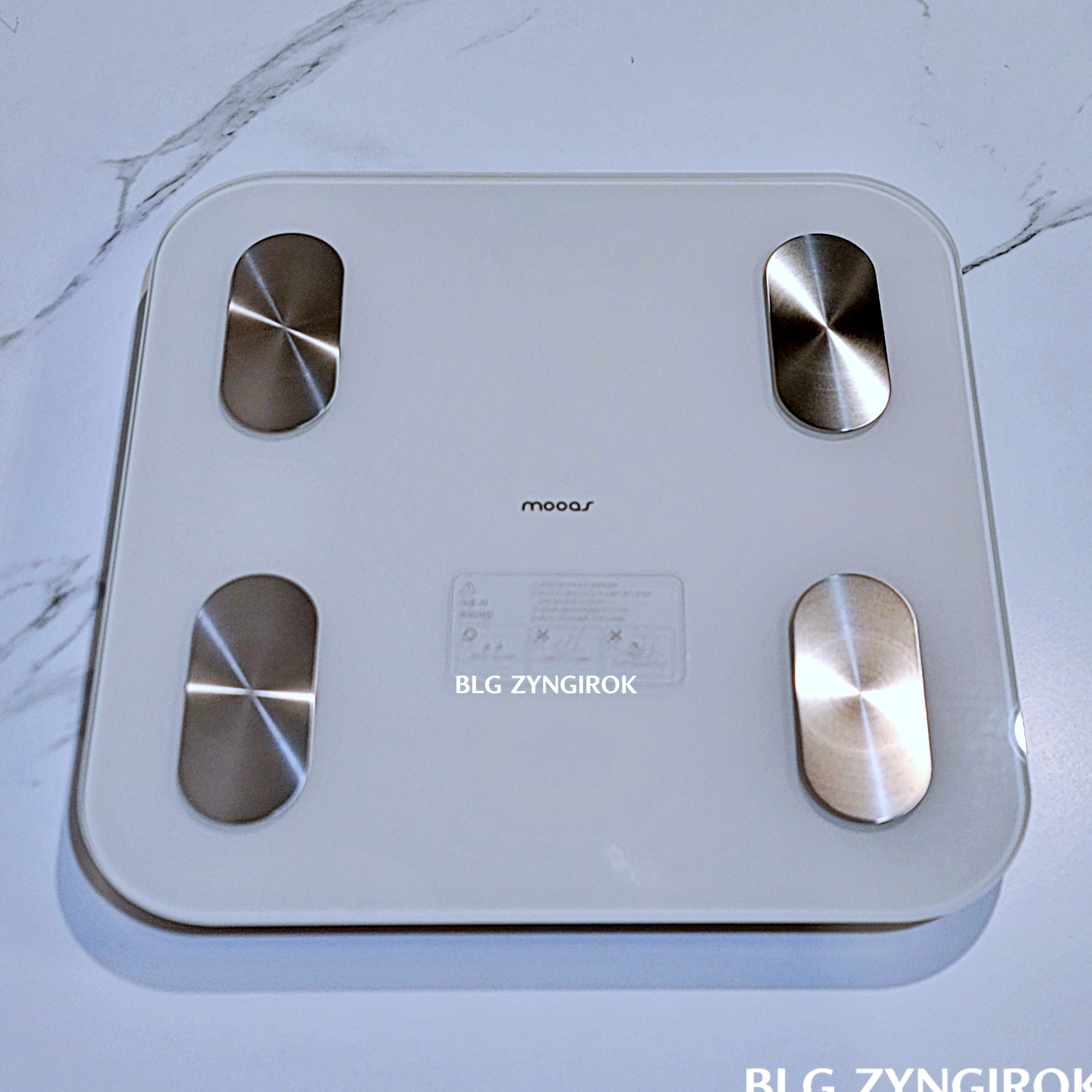 무아스 더 슬림핏 체지방 체중계 모습이다.