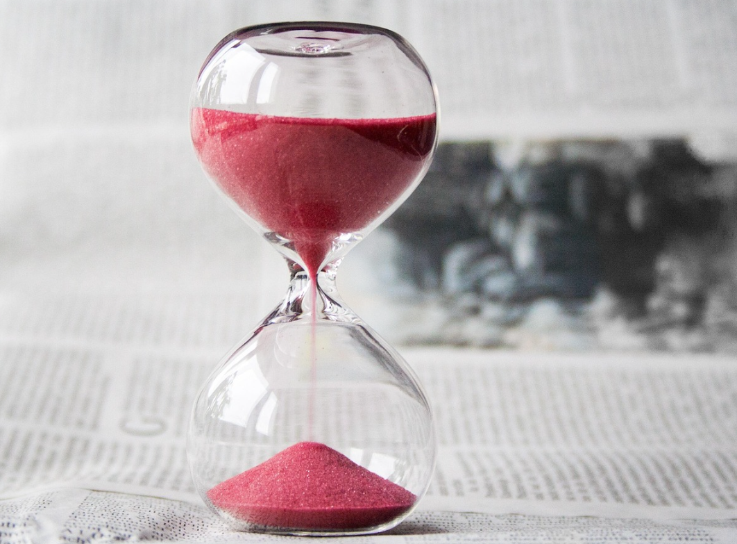 수면루틴을 위한 모래시계 사진