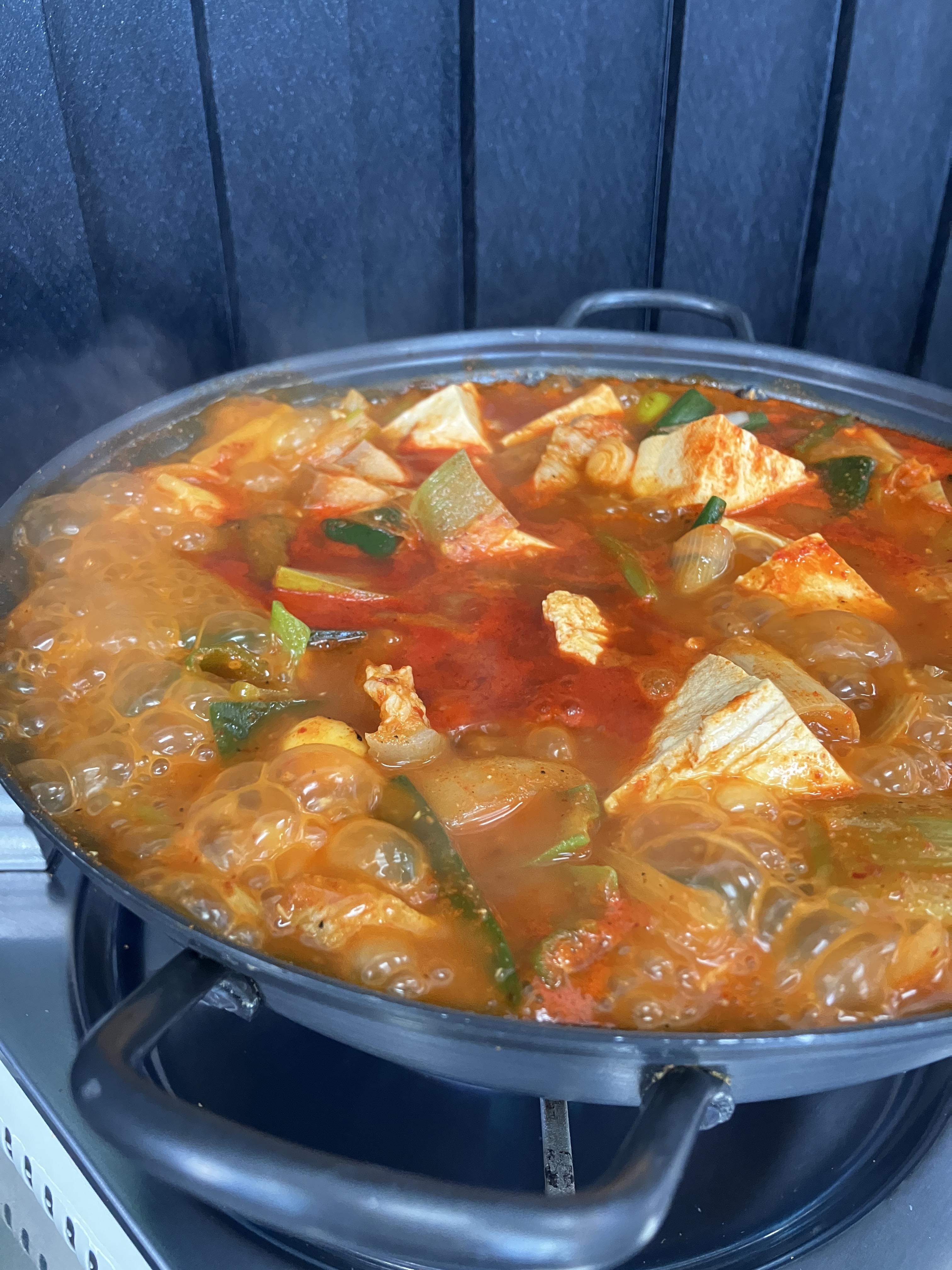 돼지 고추장찌개 내돈내먹