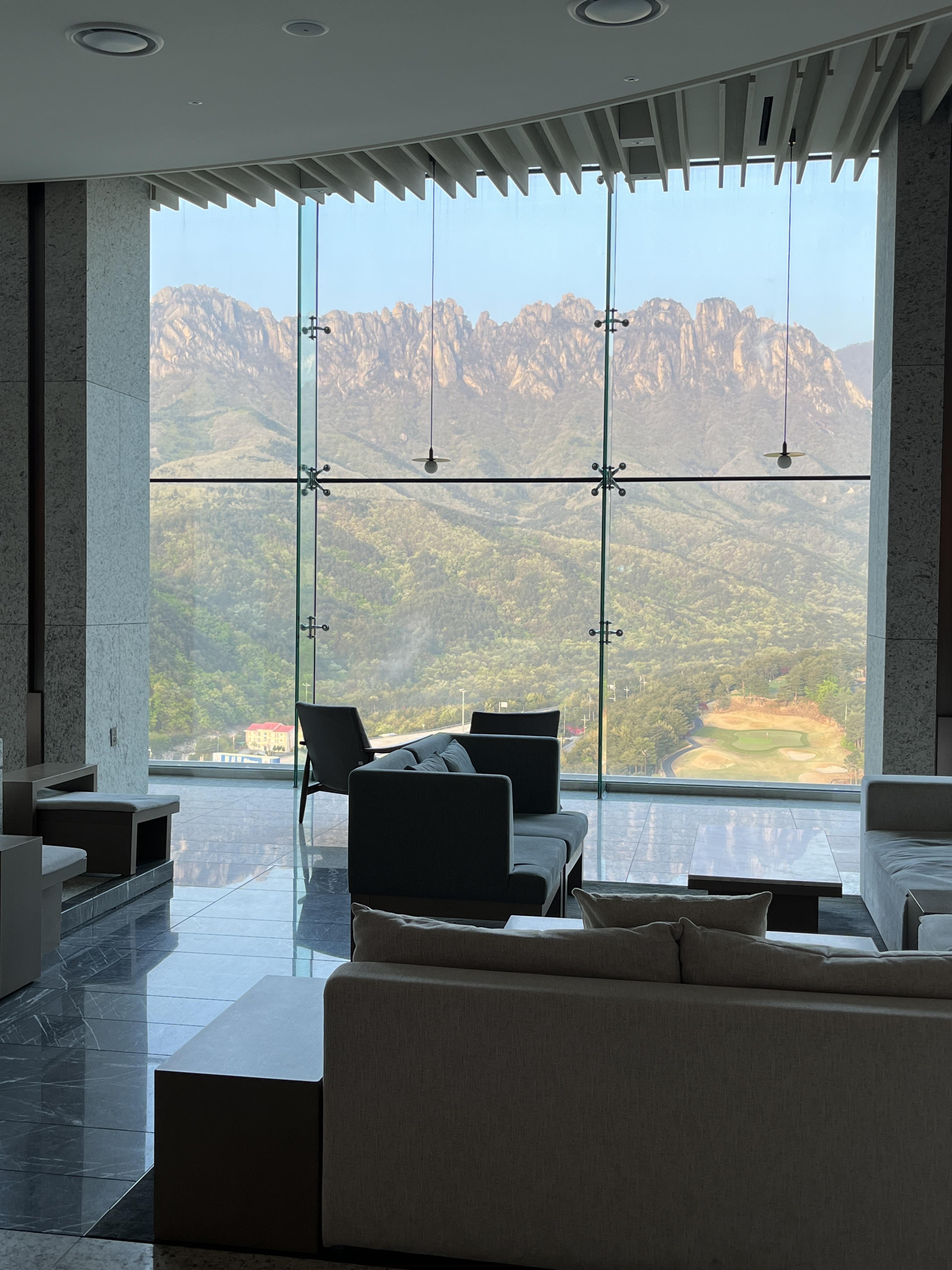 더-엠브로시아-울산바위-카페