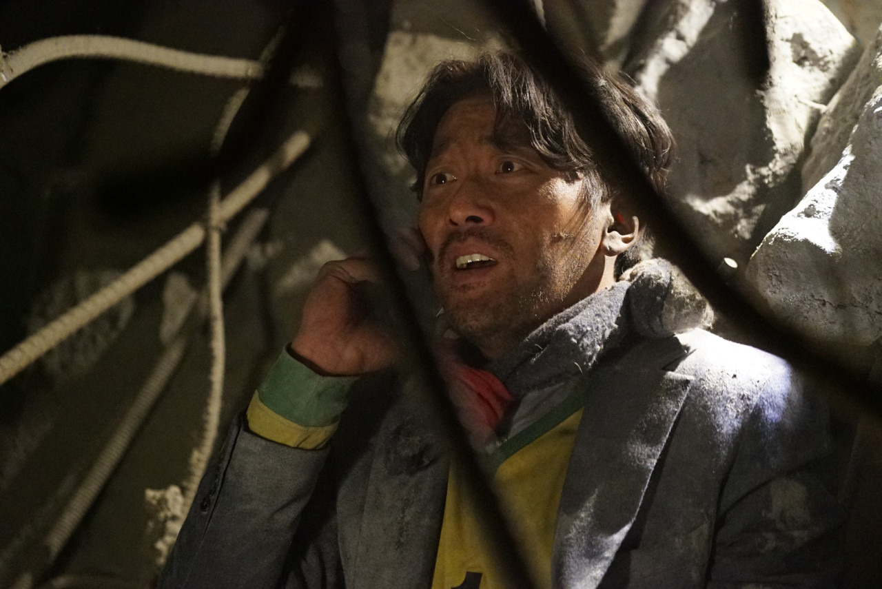 무너진 구조, 흔들리는 관계, 끝내 살아낸 존재 &mdash; 영화 '터널'의 진짜 이야기