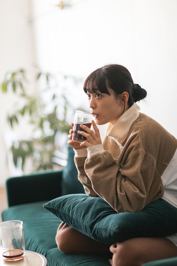 커피마시는 여자