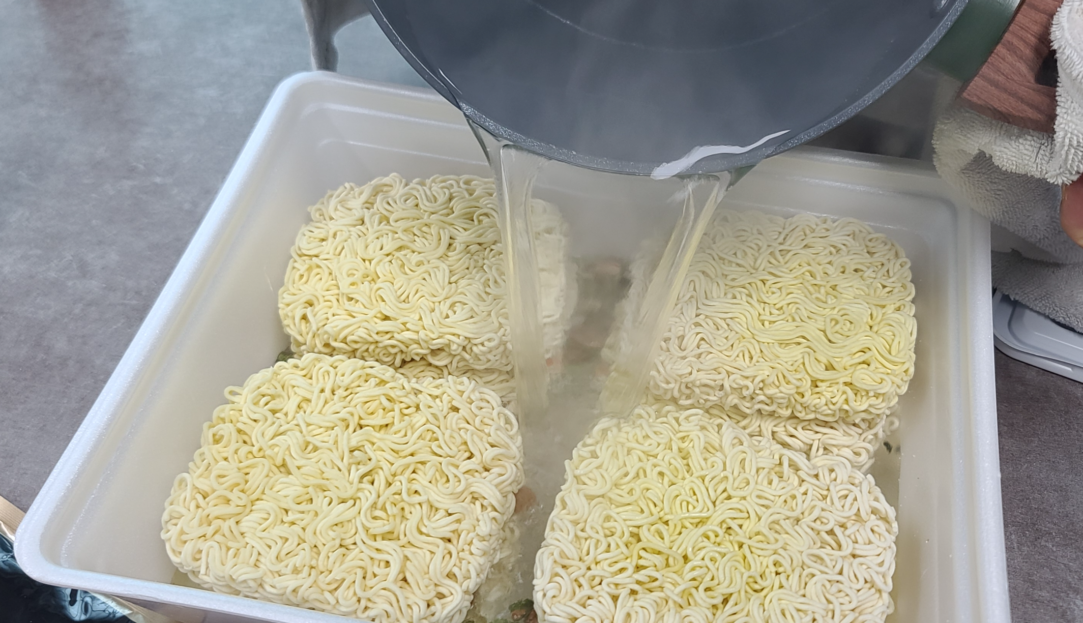 공간춘 쟁반짬짜면 공화춘짜장 간짬뽕 조리방법 내용물 구성품 조리시작