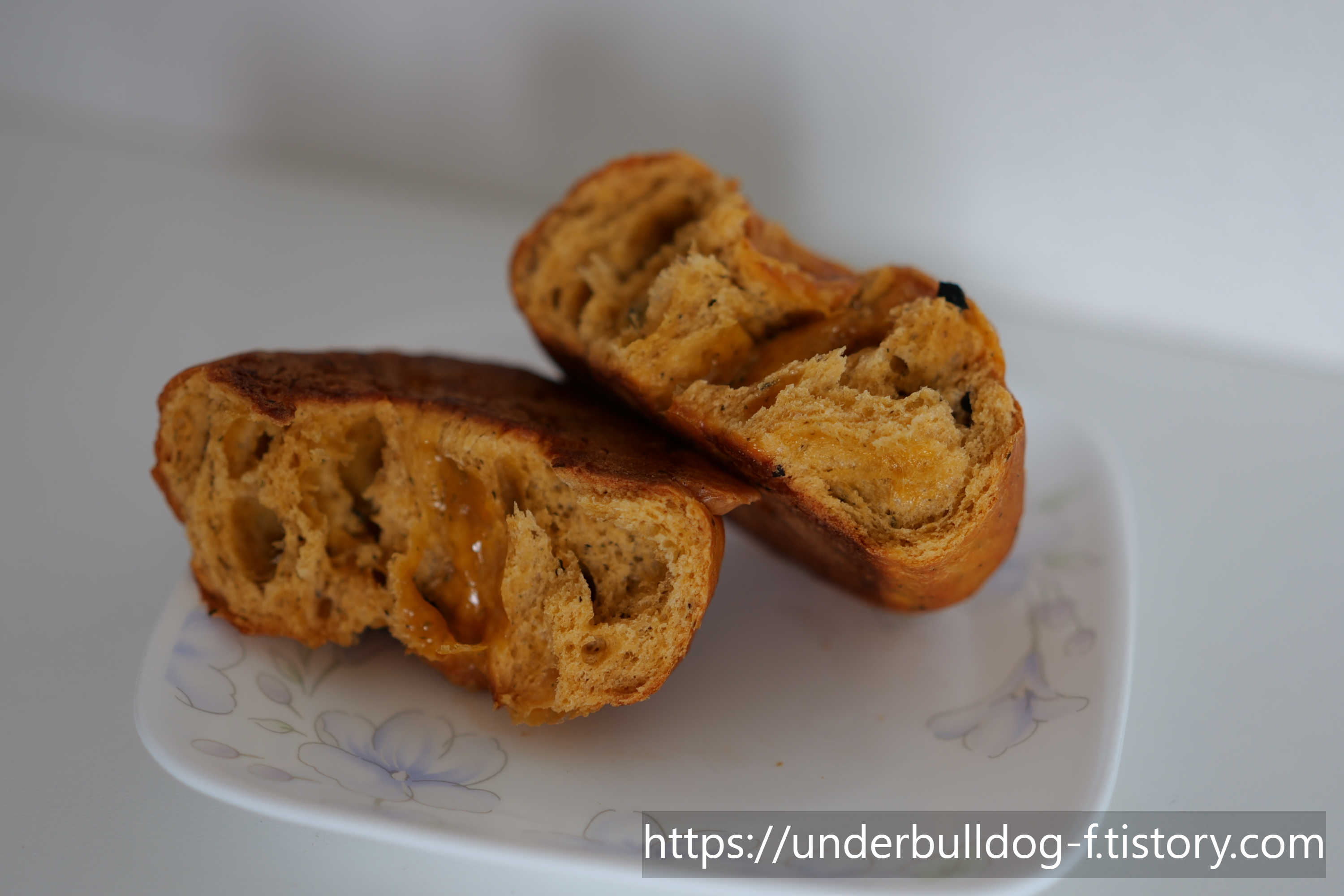 그냥 먹어도 괜찮지만 살짝 데우니 더 좋았던 GS25 베이글