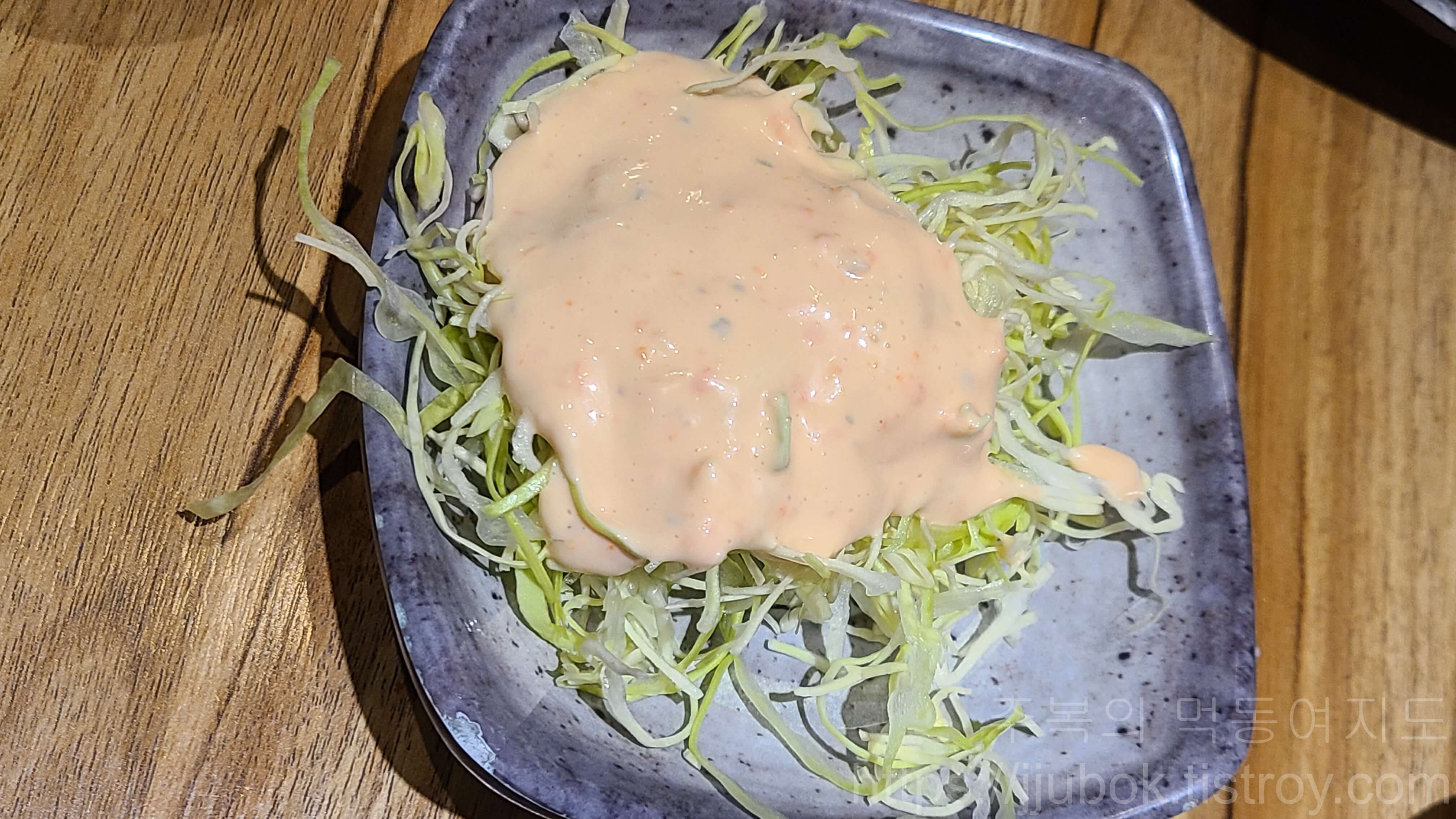 족이맛있는-사또족발-밑반찬-샐러드