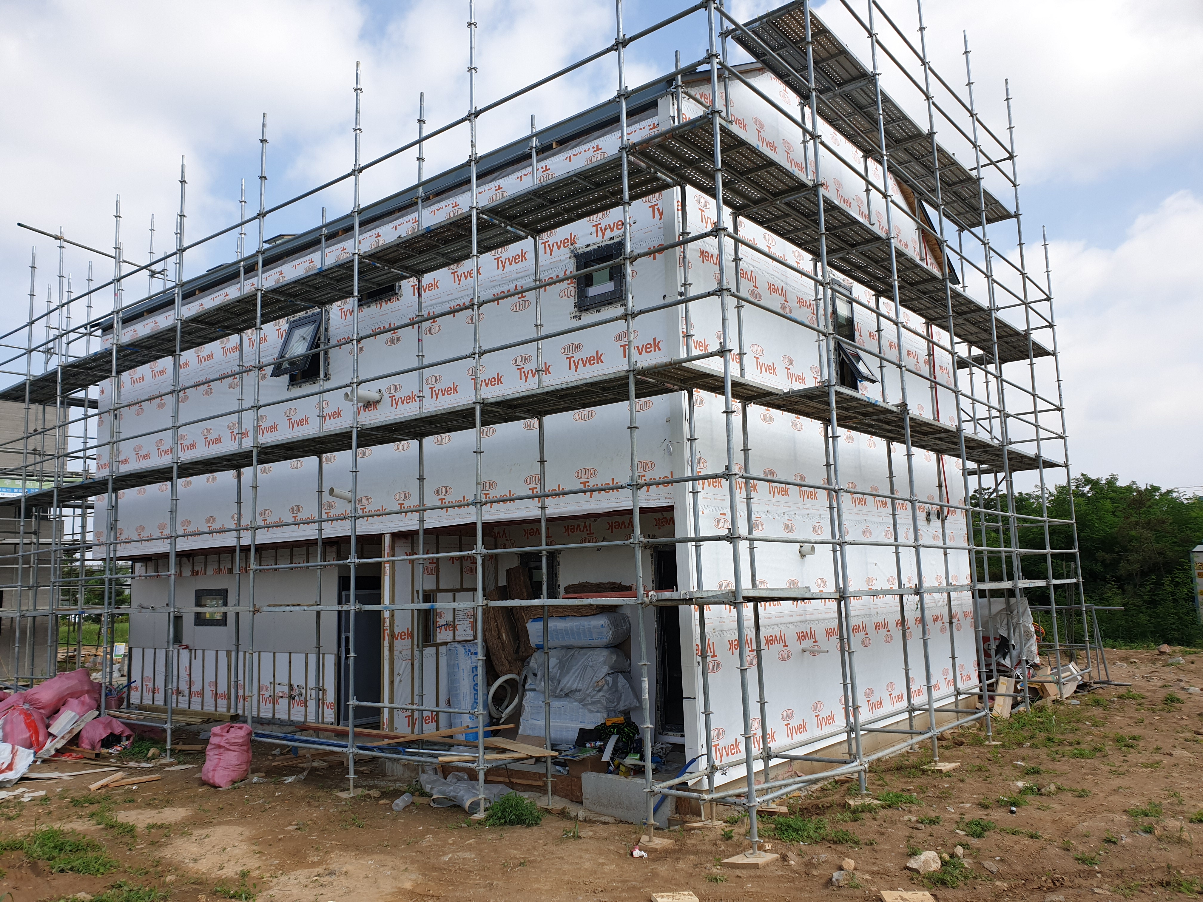 건축 공사 현장의 모습