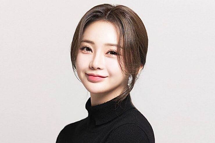 가수-홍지윤