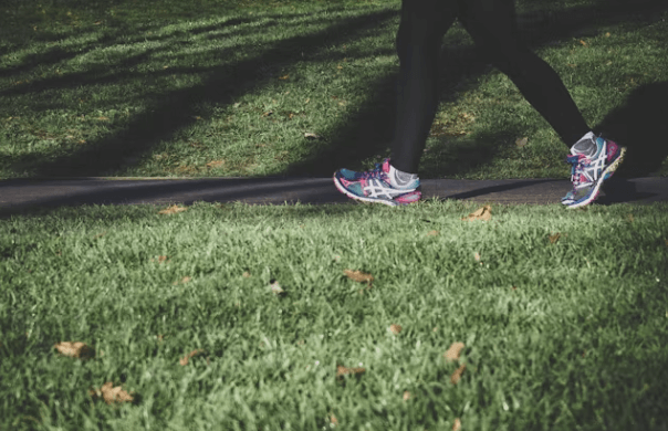 걷기 효율 극대화: 지방 태우는 10분 연속 걷기 전략