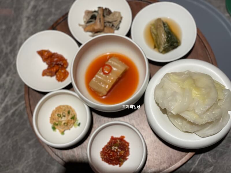 용산 이태원 한식 맛집 덕분 몬드리안 - 기본 반찬