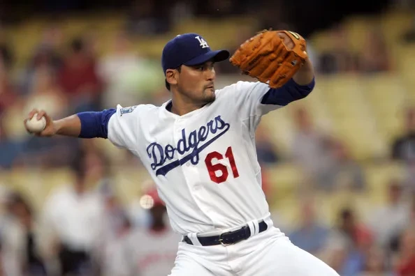 LA 다저스 시절 박찬호 선수가 공을 던지고 있다