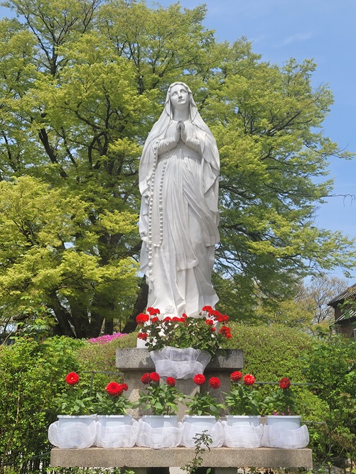 공세리성당 성모상