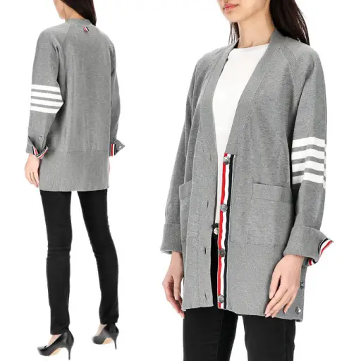 명품 의류 톰브라운 여자 가디건. 특유의 선과 클래식한 모습의 가디건을 볼 수 있다