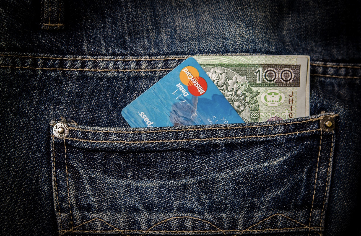 모르면 손해! 해외여행 카드 수수료 피하는 꿀