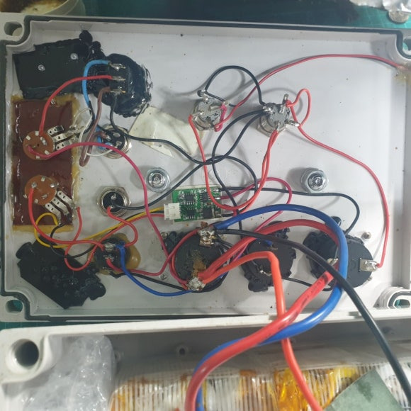 집어등 내부 부품 연결 배선