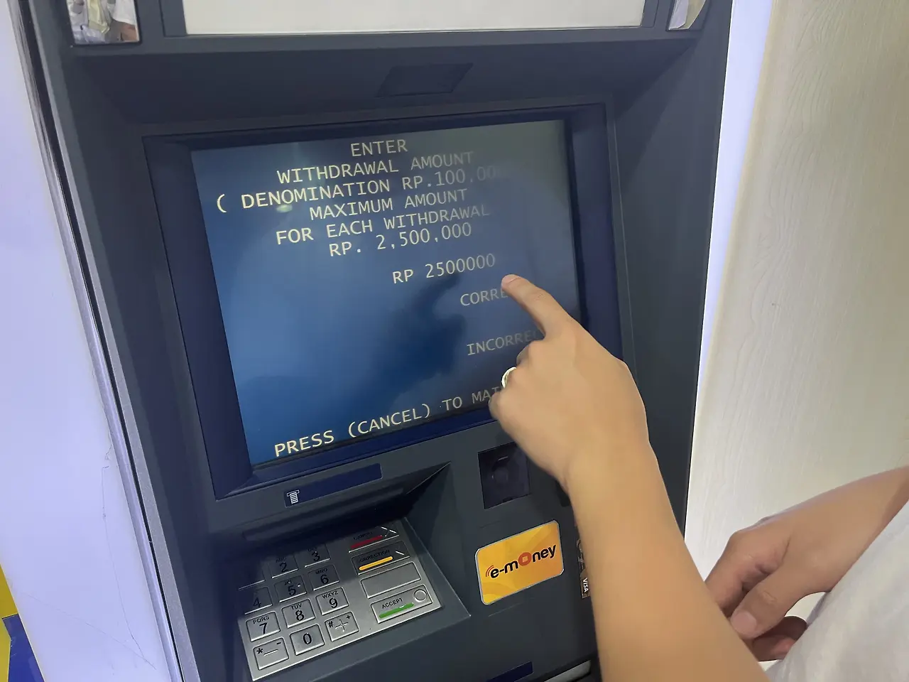 발리 E-Money ATM 금액 입력