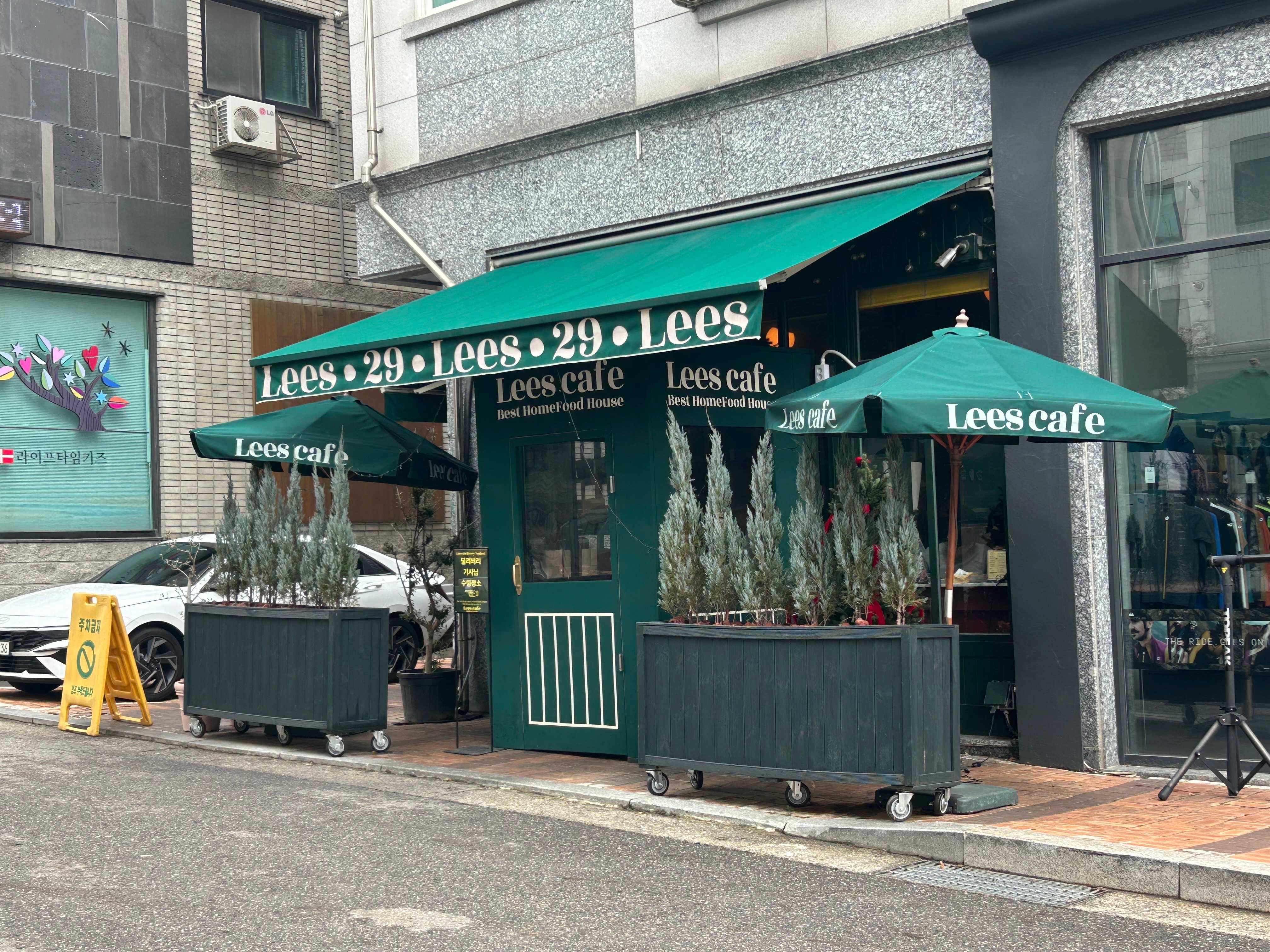 리스카페 매장 입구