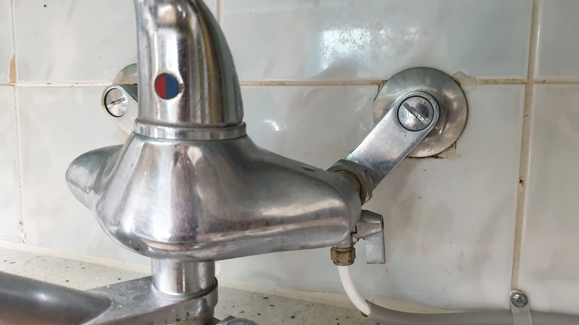 싱크대 수도꼭지 수압 높이는 밸브