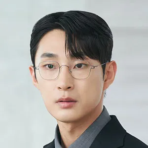 Bae Nara as Baek Sang-hyun