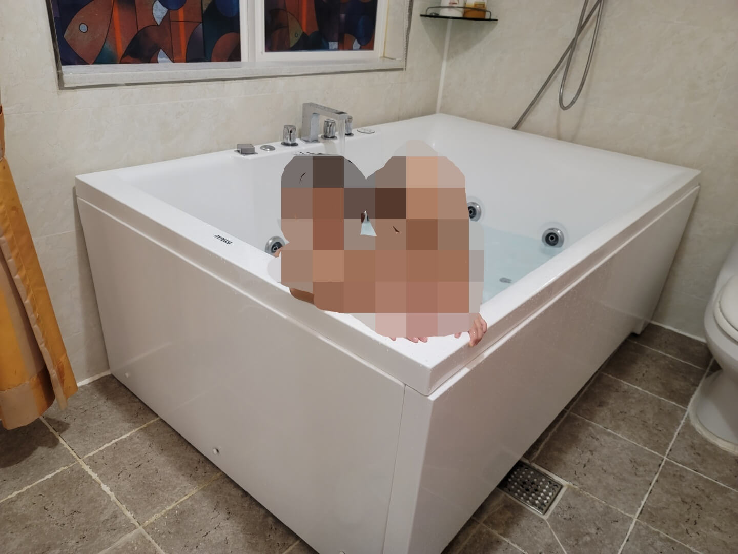 객실내-월풀스파