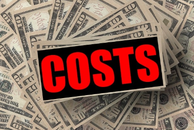 끝없는 생활고의 늪: 저소득층 필수 지출 비중 역대 최고 기록 1