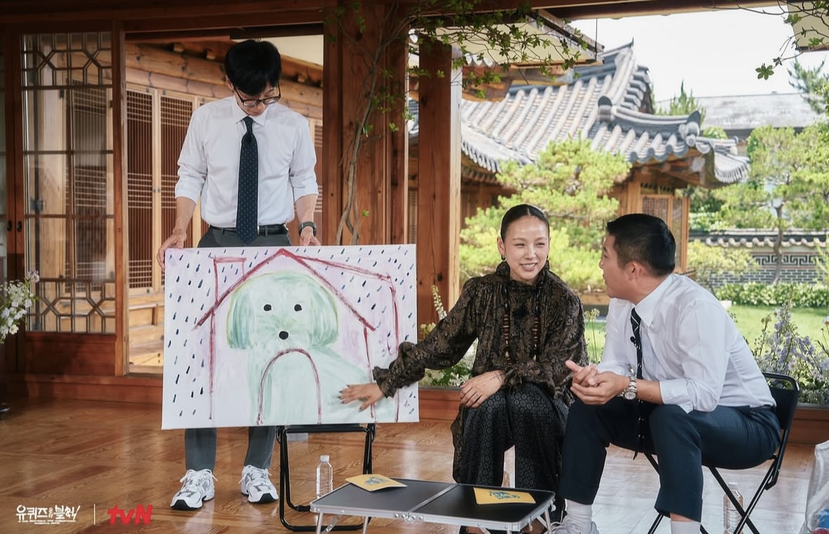 유퀴즈 이효리, ‘Saint Laurent’를 입다_ Yves Saint Laurent 'Dress in paisley silk twill' 룩 관련 사진