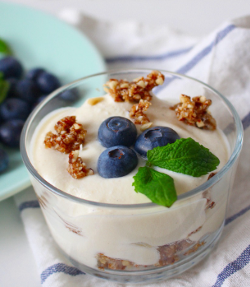 블루베리를 곁들인 그릭요커트