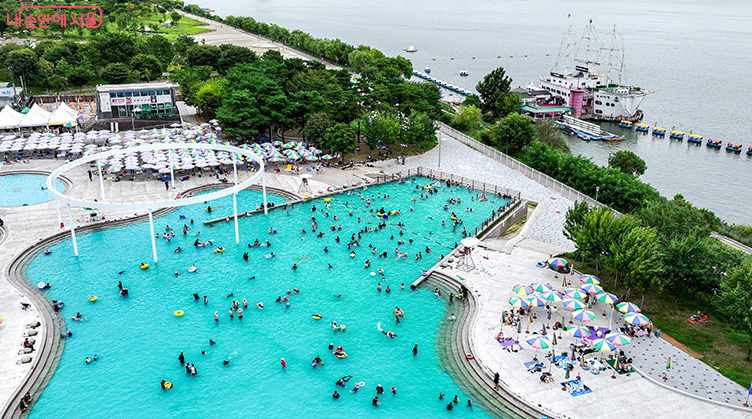 뚝썸 야외수영장