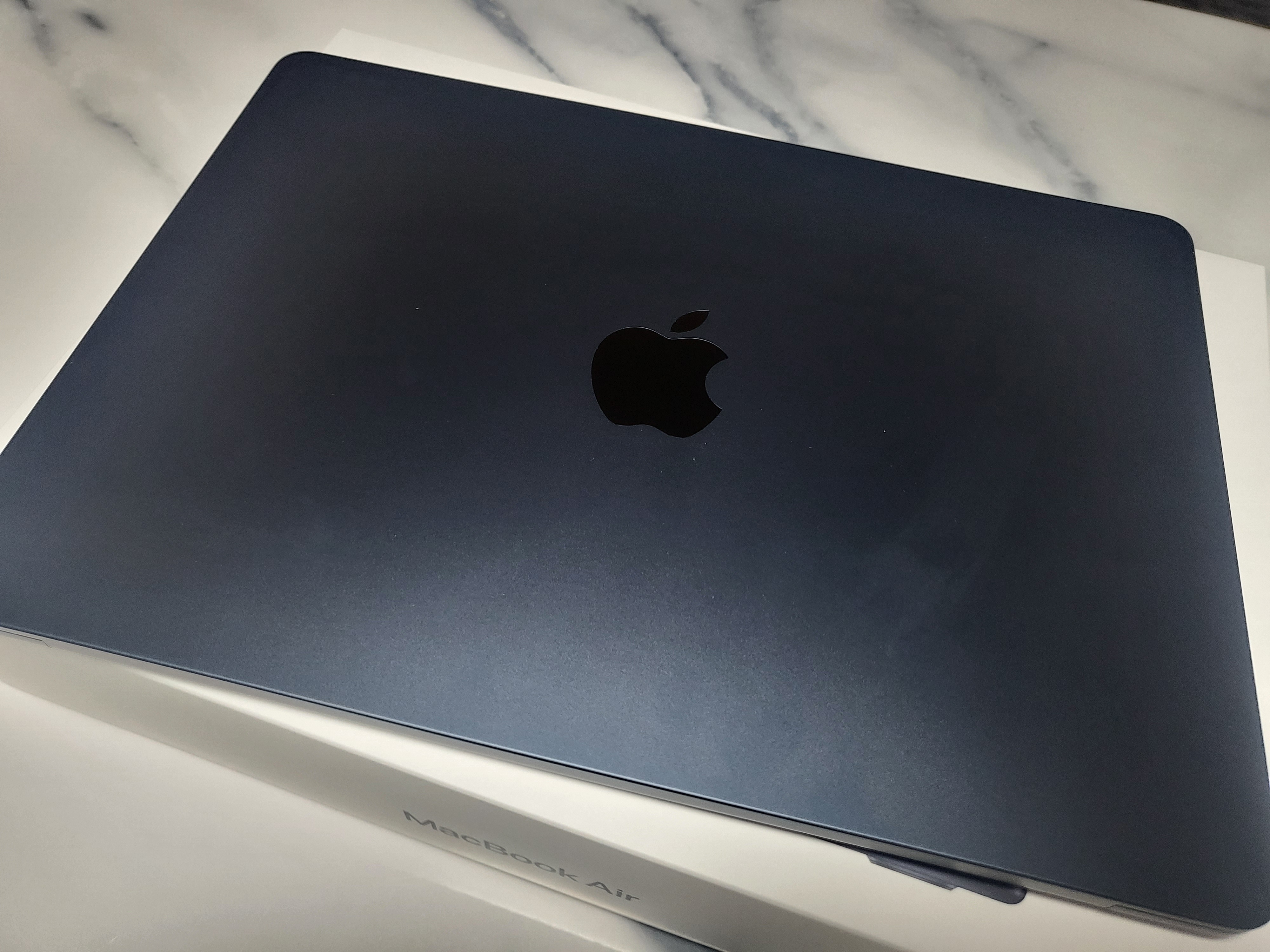 애플 2022 맥북에어 본체