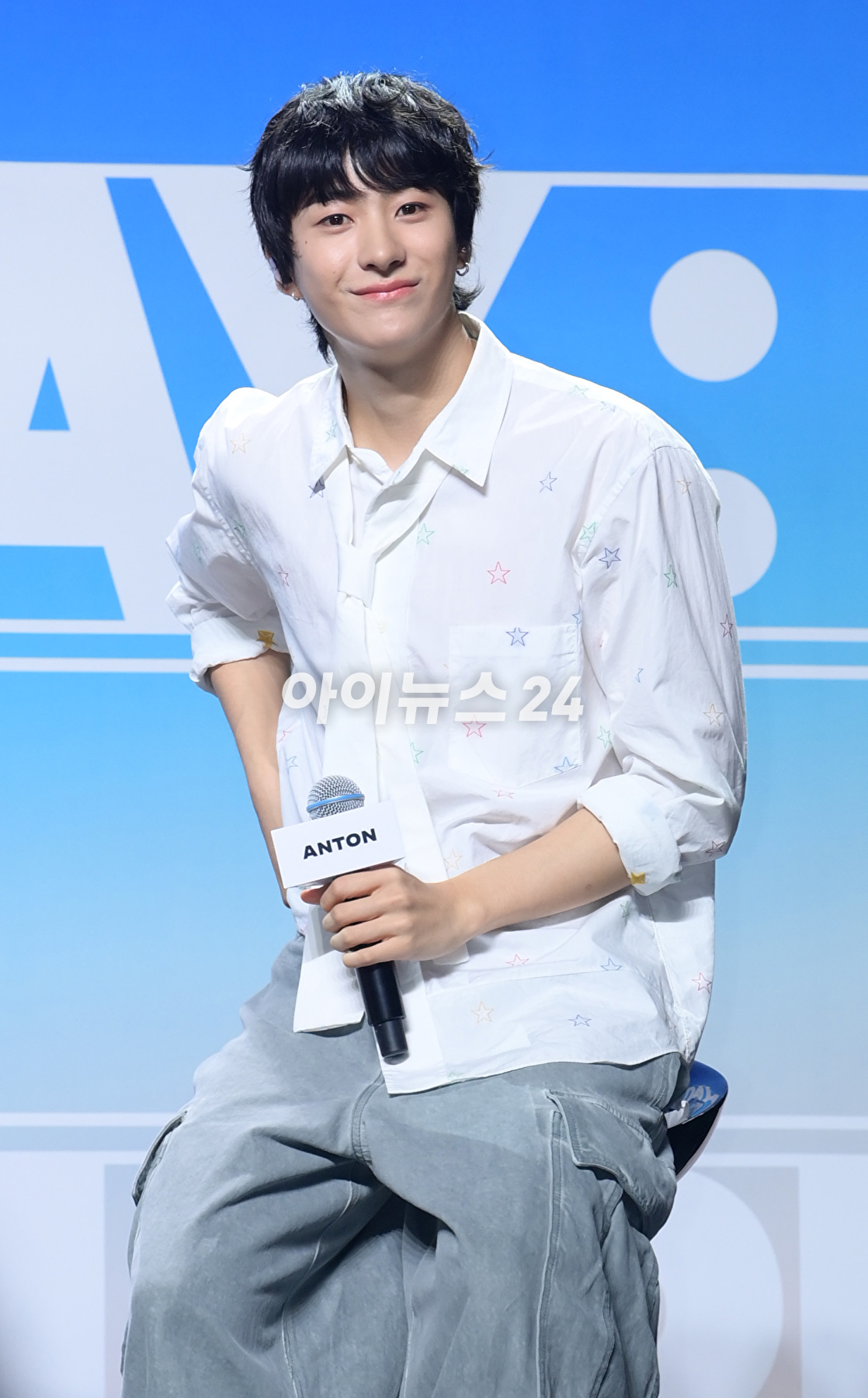 그룹 라이즈(RIIZE) 앤톤이 4일 오후 서울 용산구 한남동 블루스쿼어에서 열린 라이즈 데뷔 앨범 쇼케이스 &#39;RIIZING DAY: RIIZE Press Premiere&#39;에 참석하고 있다. [사진=정소희 기자]