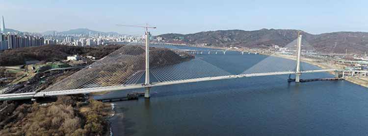 올해말 완공예정인 고덕대교 사진